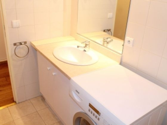 
                                                Location
                                                 29 m² au 3ème étage avec 2 ascenseurs Cuisine