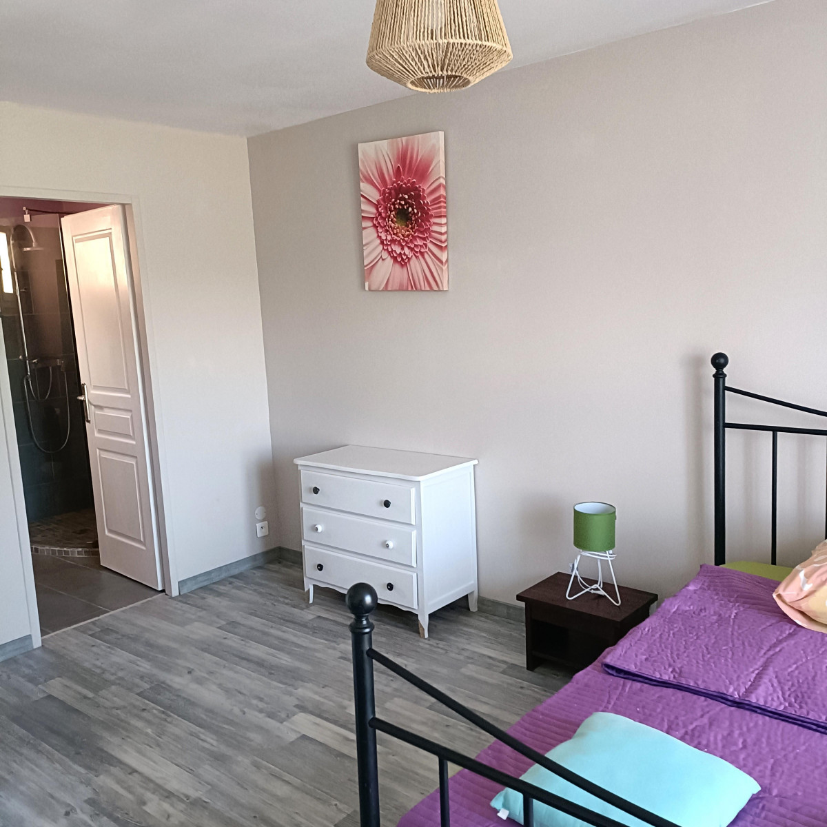 
                                                Vente
                                                 4 pièces + 2 chambres et piscine