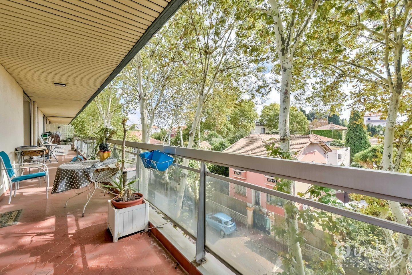 
                                                Vente
                                                 6 pièces, balcon entourant l'appart, lumineux