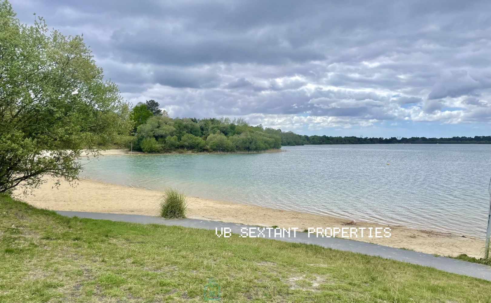 
                                                Vente
                                                 A 5mn du Lac d'Arjuzanx, Charme et authenticité pour cette belle demeure avec dépendances 