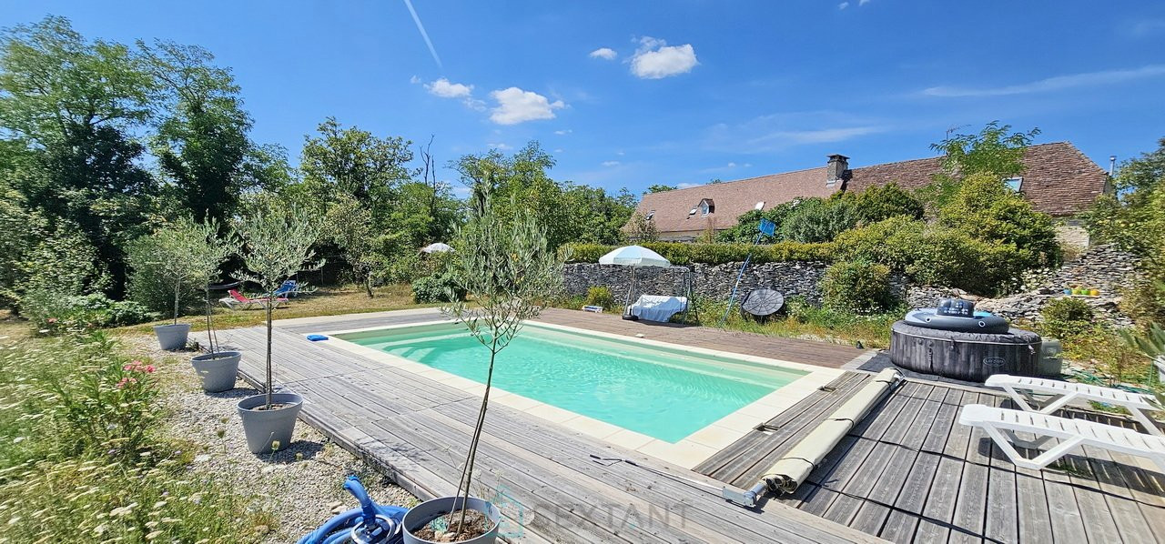 
                                                Vente
                                                 A Rocamadour belle longère avec piscine avec une superbe vue.