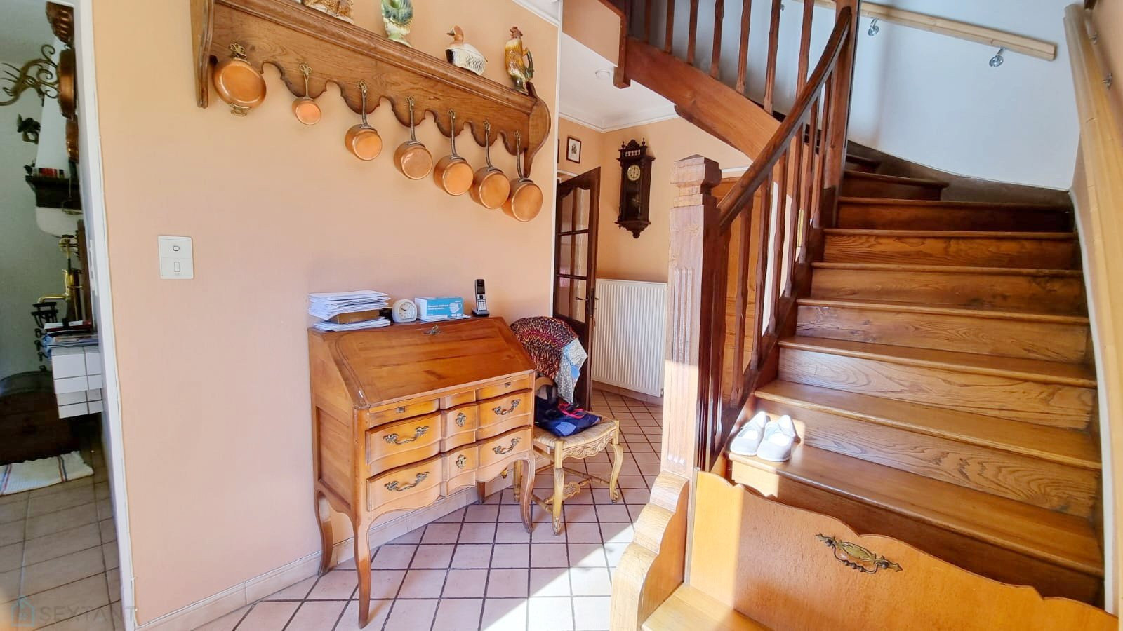 
                                                Vente
                                                 A Sarlat maison de 200 m² environ avec une piscine,