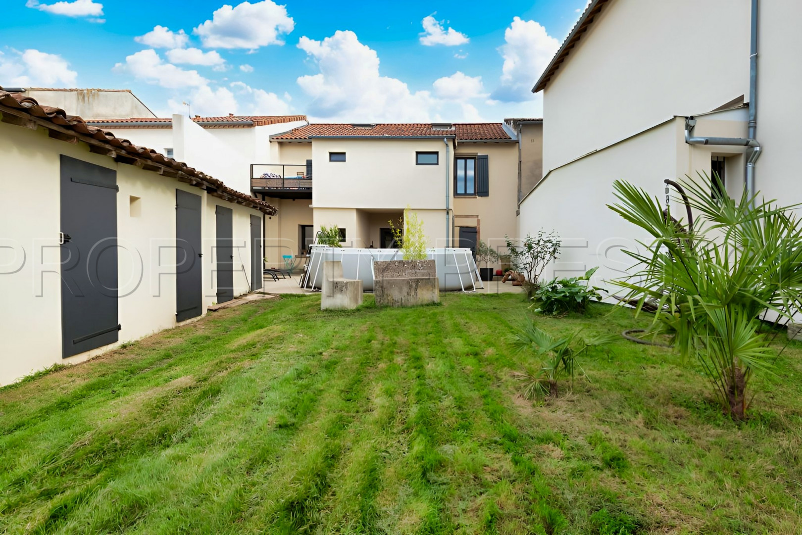 
                                                Vente
                                                 ALBI CENTRE MAISON DE VILLE 230 M² JARDIN 1000 M²