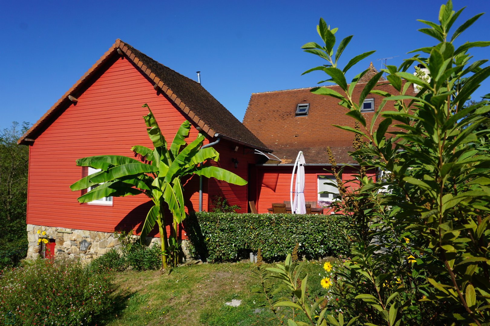 
                                                Vente
                                                 Ancien corps de ferme du XVIIIe niché dans le calme de la nature du Périgord vert. 