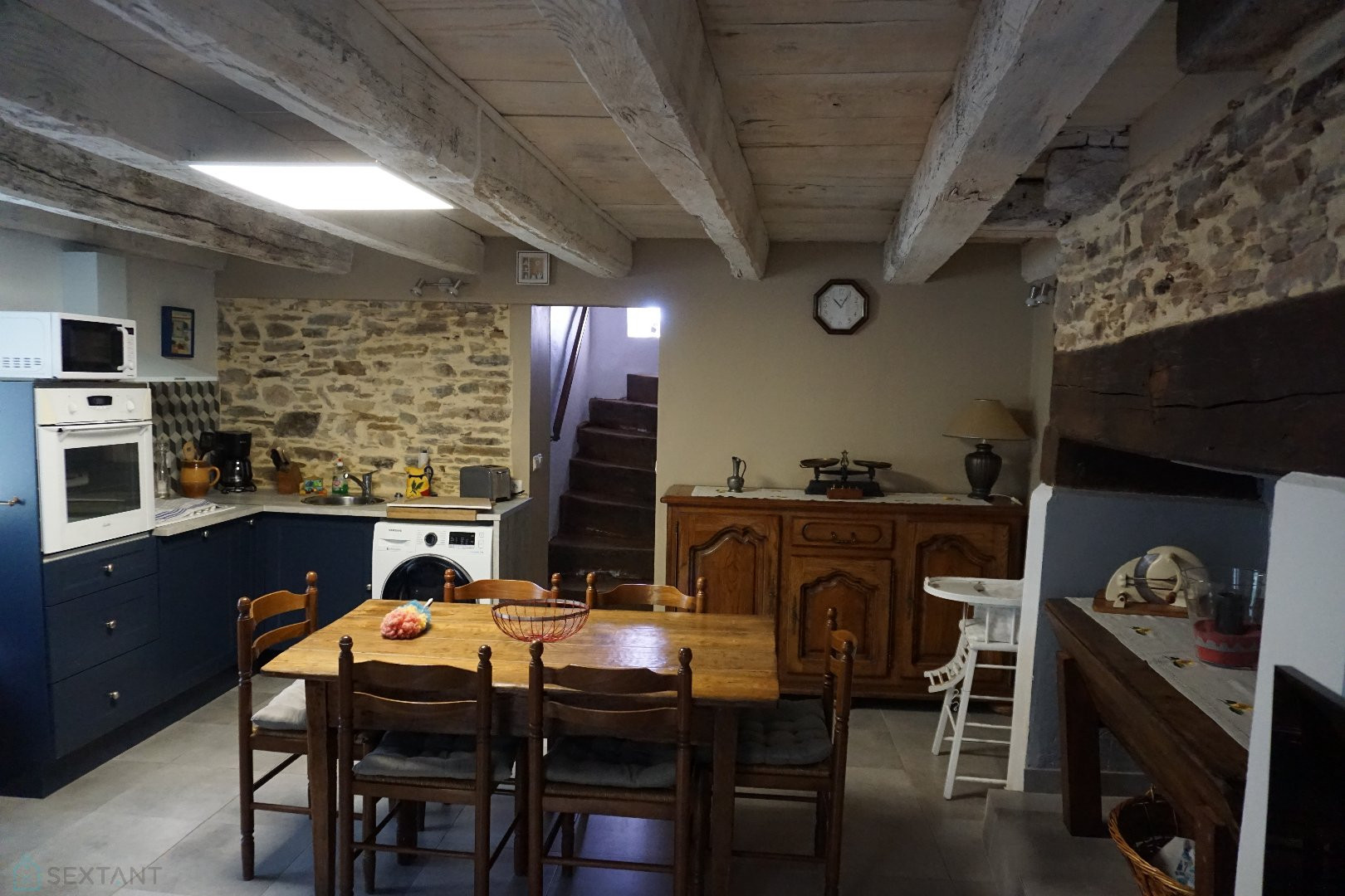 
                                                Vente
                                                 Ancien corps de ferme du XVIIIe niché dans le calme de la nature du Périgord vert. 