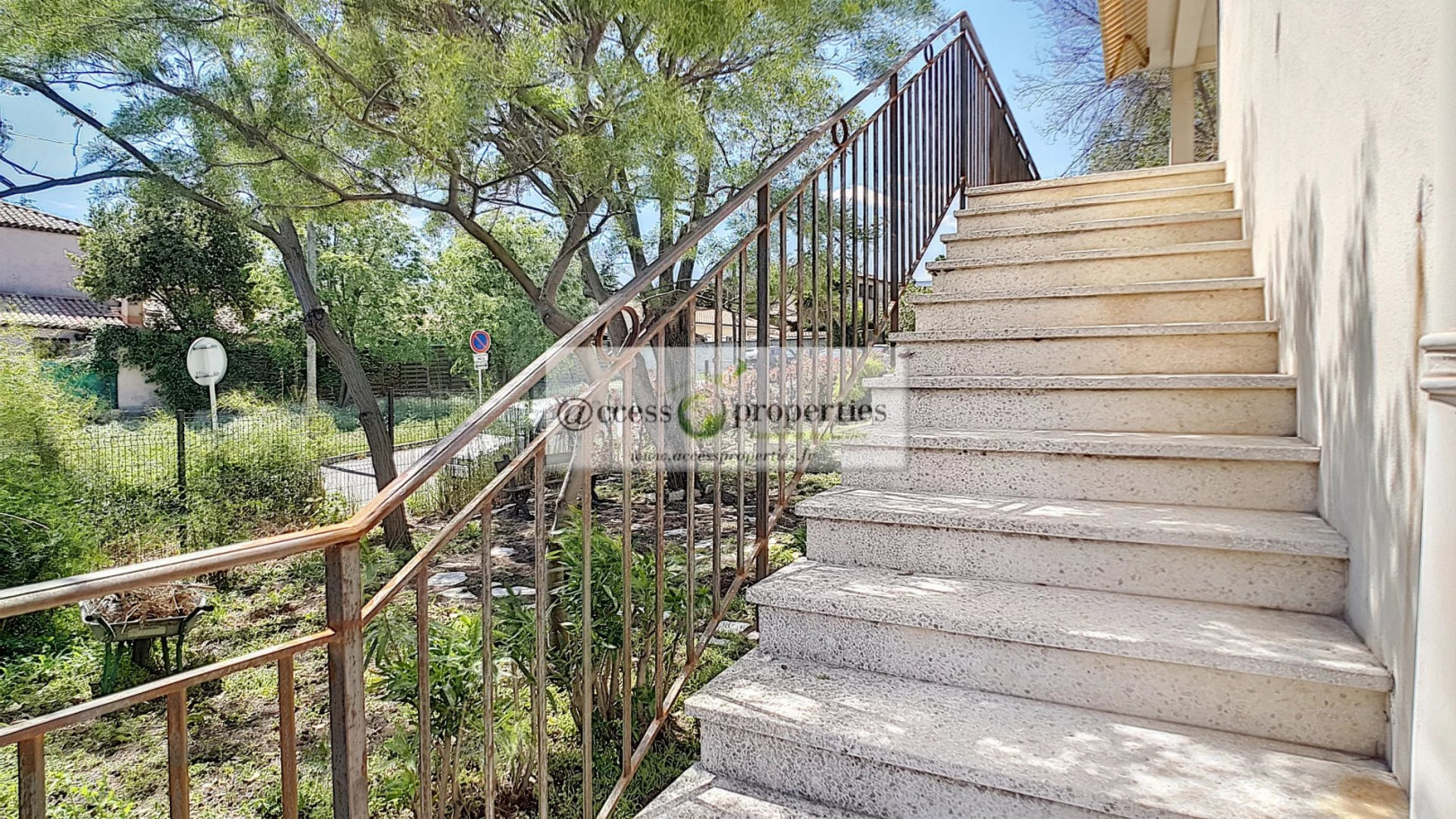 
                                                Location
                                                 ANTIBES Bréguières  Maison Vide à l'année.