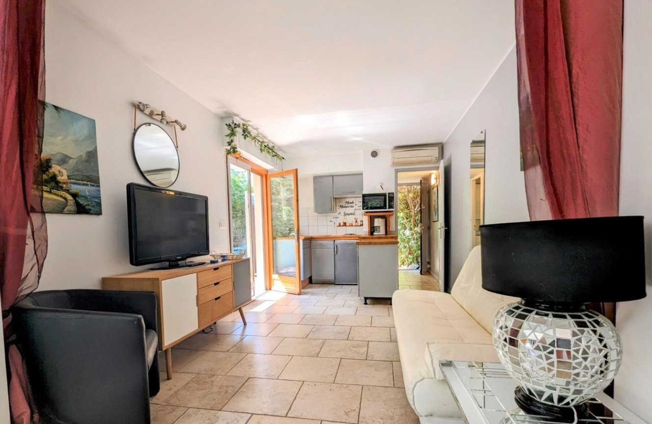 
                                                Vente
                                                 Appartement 2 pièces Antibes Salis