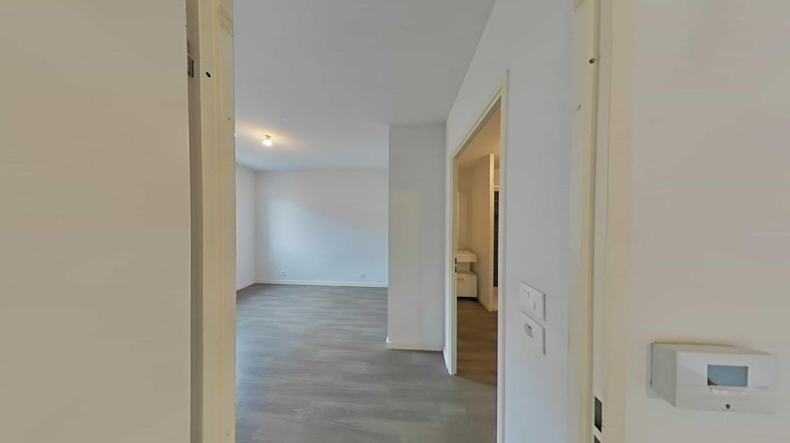 
                                                Vente
                                                 Appartement 2 pièces et place de parking couvert