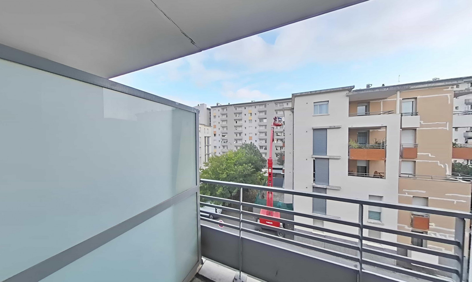 
                                                Vente
                                                 Appartement 2 pièces et place de parking couvert