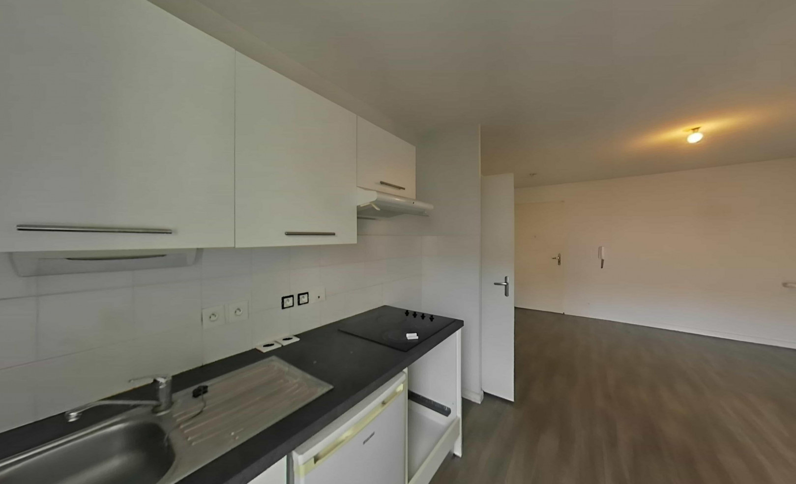 
                                                Vente
                                                 Appartement 2 pièces et place de parking couvert