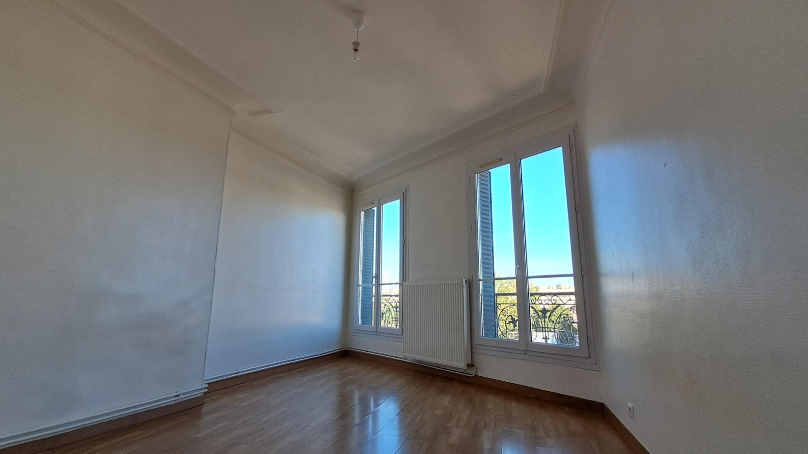 
                                                Vente
                                                 Appartement 2 pièces lumineux, charme de l'ancien