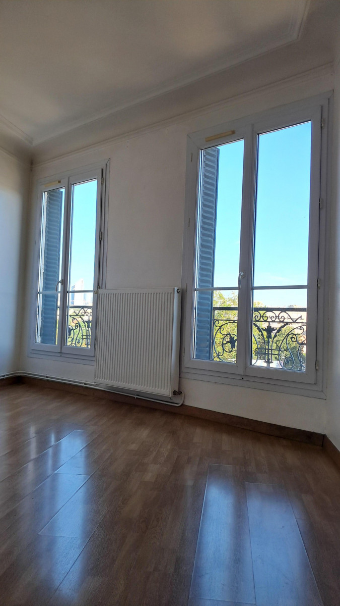 
                                                Vente
                                                 Appartement 2 pièces lumineux, charme de l'ancien