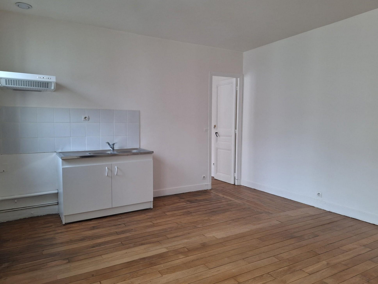 
                                                Vente
                                                 Appartement 2 pièces, lumineux dernier étage