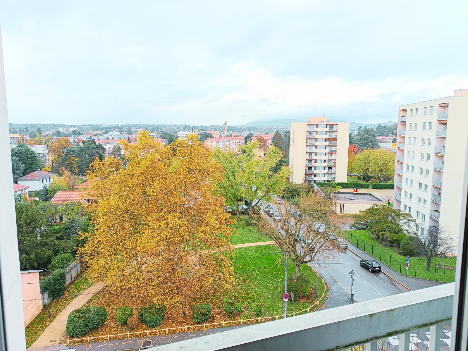 
                                                Vente
                                                 Appartement 2 pièces + place parking privé + cave