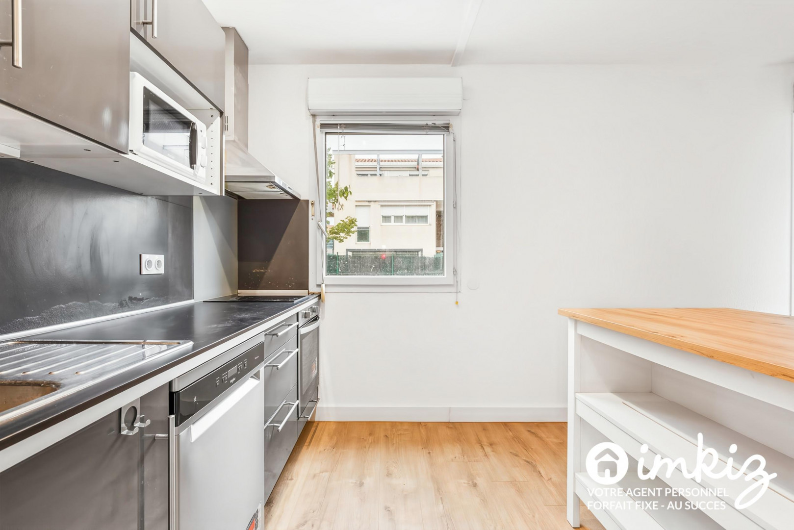 
                                                Vente
                                                 Appartement 2 pièces, vient d être refait à neuf