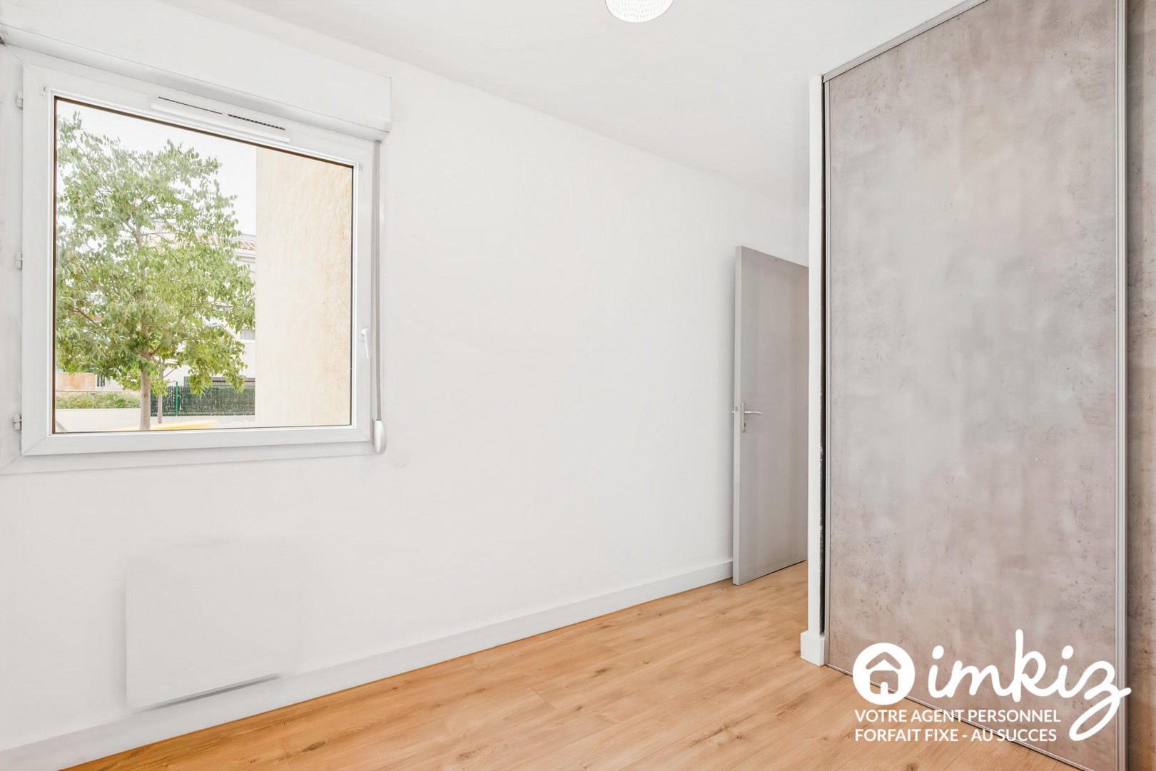 
                                                Vente
                                                 Appartement 2 pièces, vient d être refait à neuf