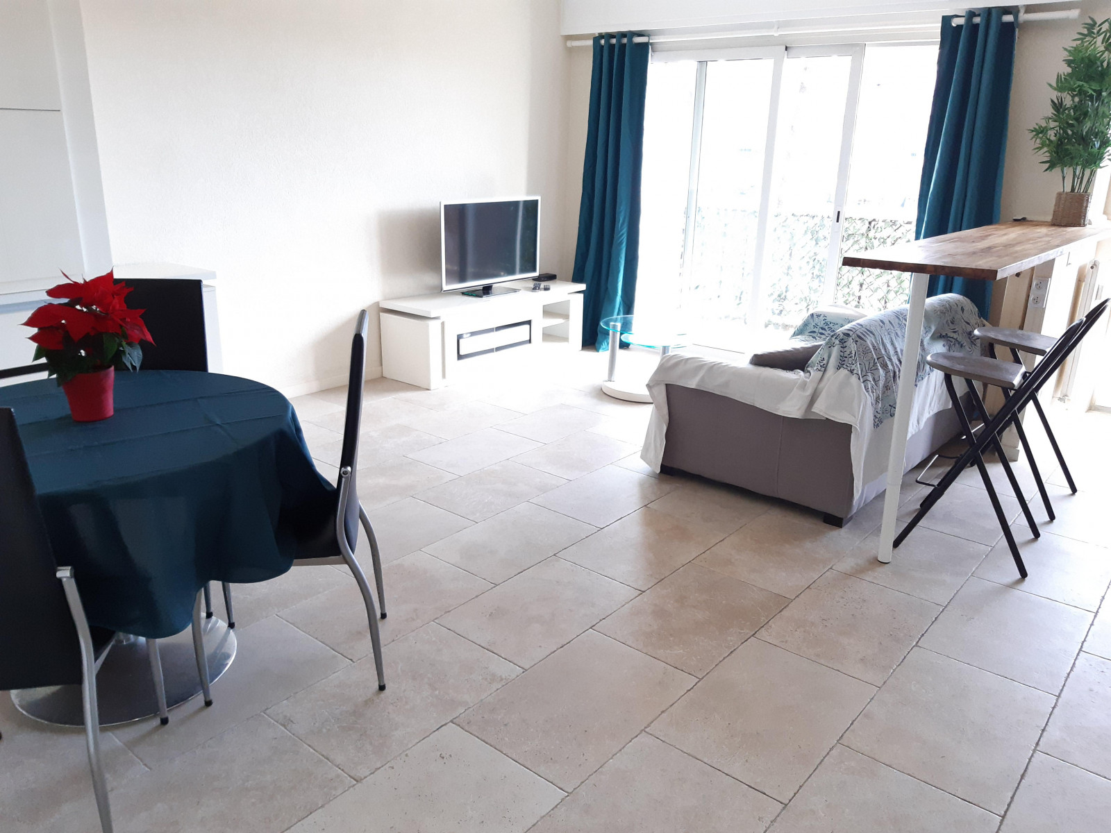 
                                                Vente
                                                 Appartement 2P, refait à neuf, 50m²,lumineux, cave