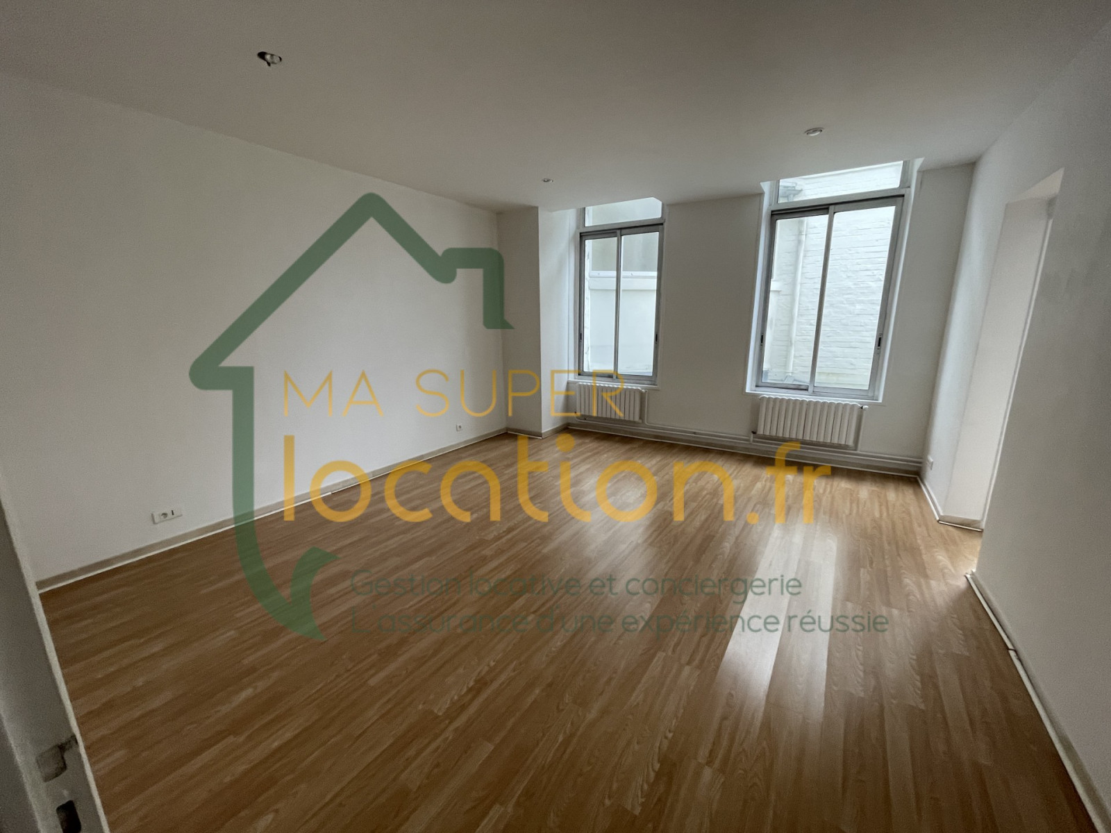 
                                                Location
                                                 Appartement 3 chambres, centre ville