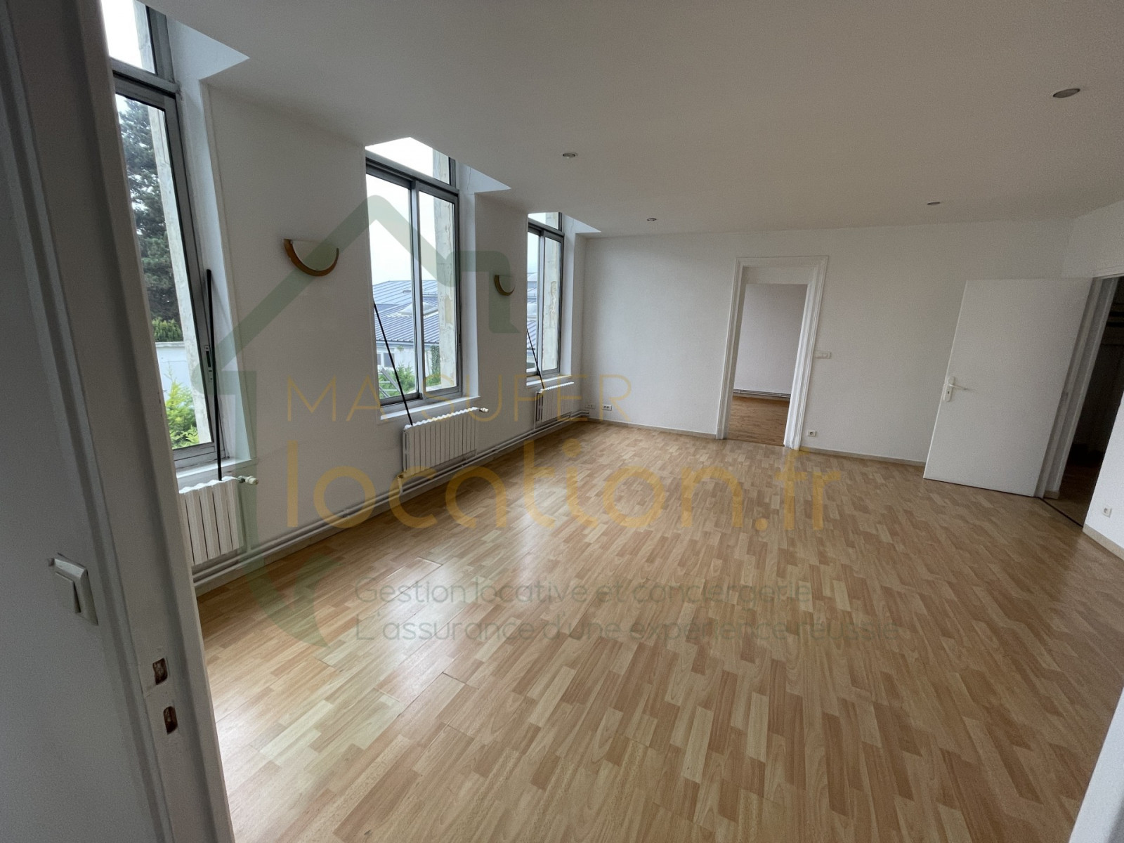 
                                                Location
                                                 Appartement 3 chambres, centre ville