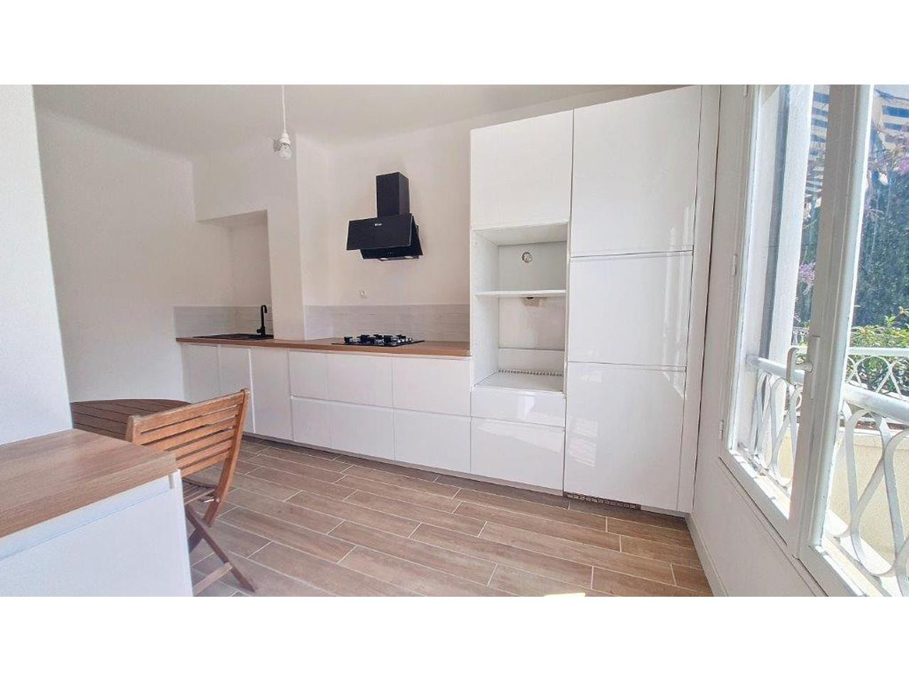 
                                                Vente
                                                 Appartement  3 Pièce(s) 68 m²  à vendre