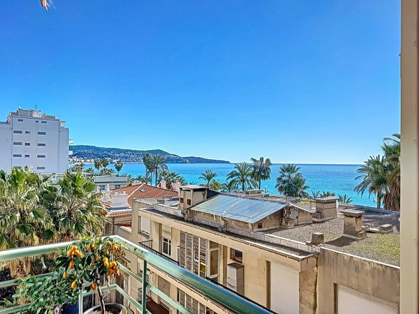 
                                                Vente
                                                 Appartement 3 pieces a vendre Nice Promenade des anglais au calme avec VUE MER