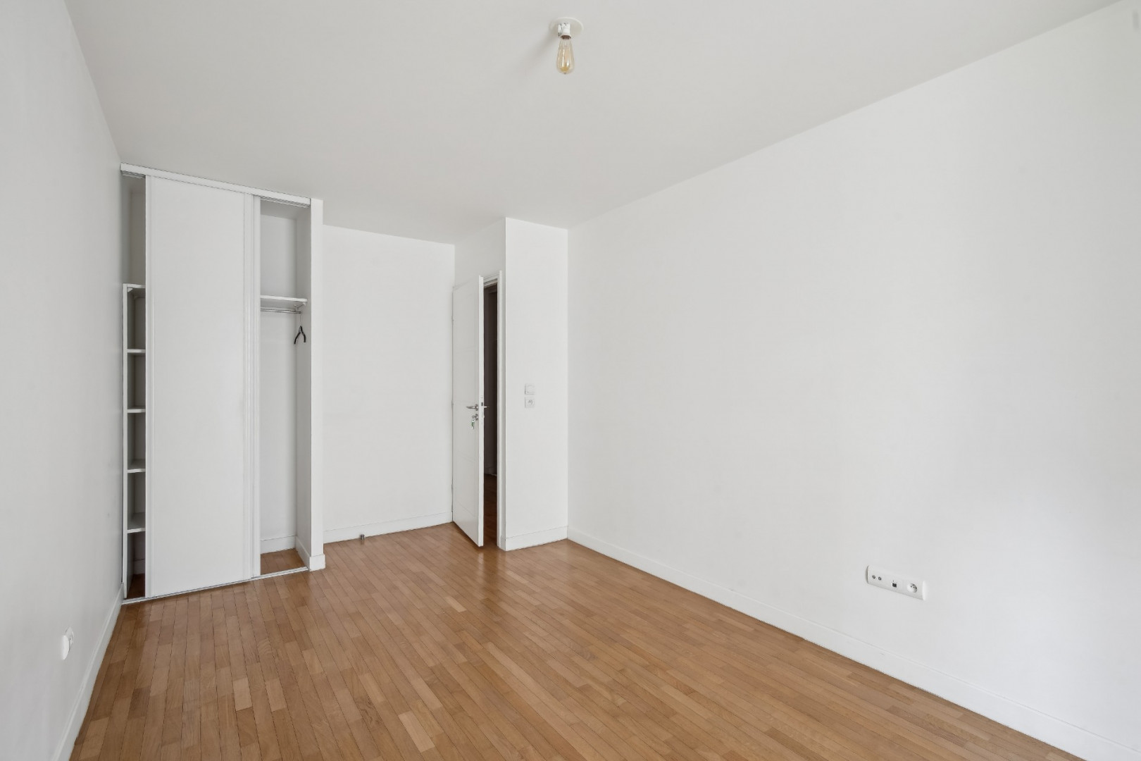 
                                                Vente
                                                 Appartement 3 pièces avec balcon + Parking