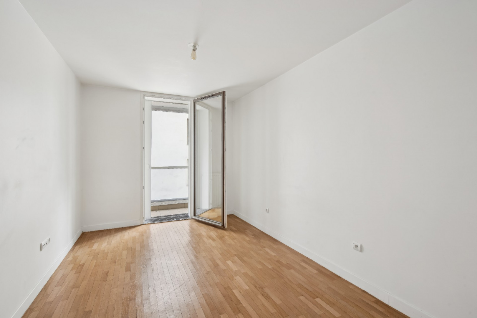 
                                                Vente
                                                 Appartement 3 pièces avec balcon + Parking