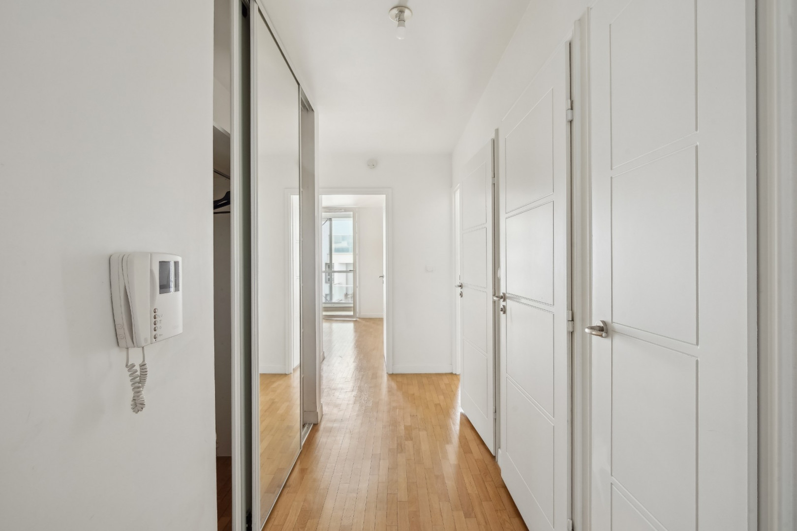 
                                                Vente
                                                 Appartement 3 pièces avec balcon + Parking