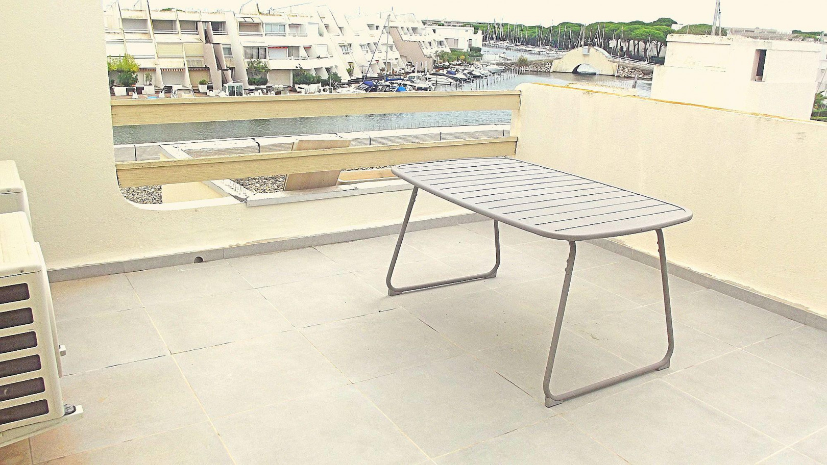 
                                                Vente
                                                 Appartement 3 pièces  de prestige port camargues