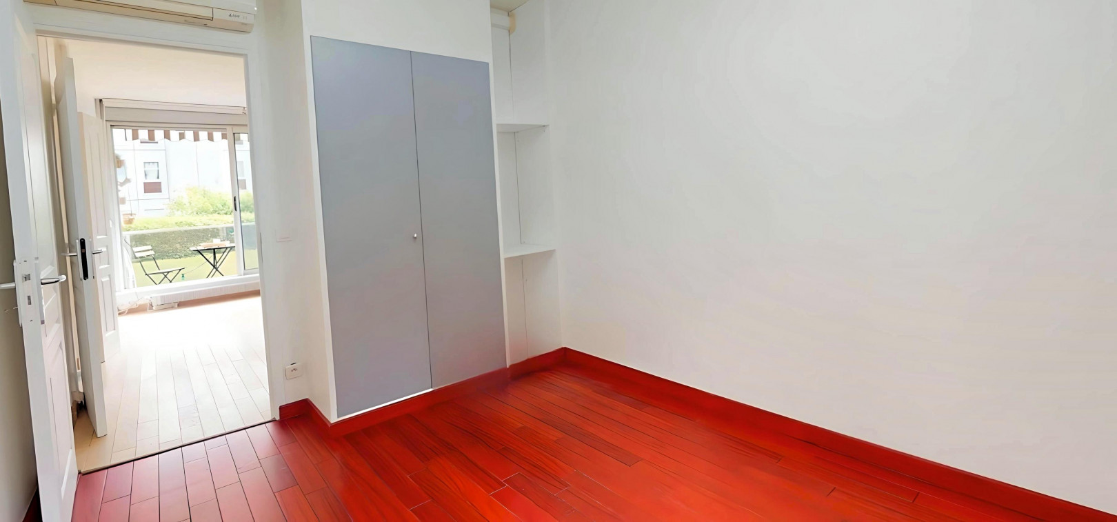 
                                                Vente
                                                 Appartement 5 pièces avec balcon - 4 chambres