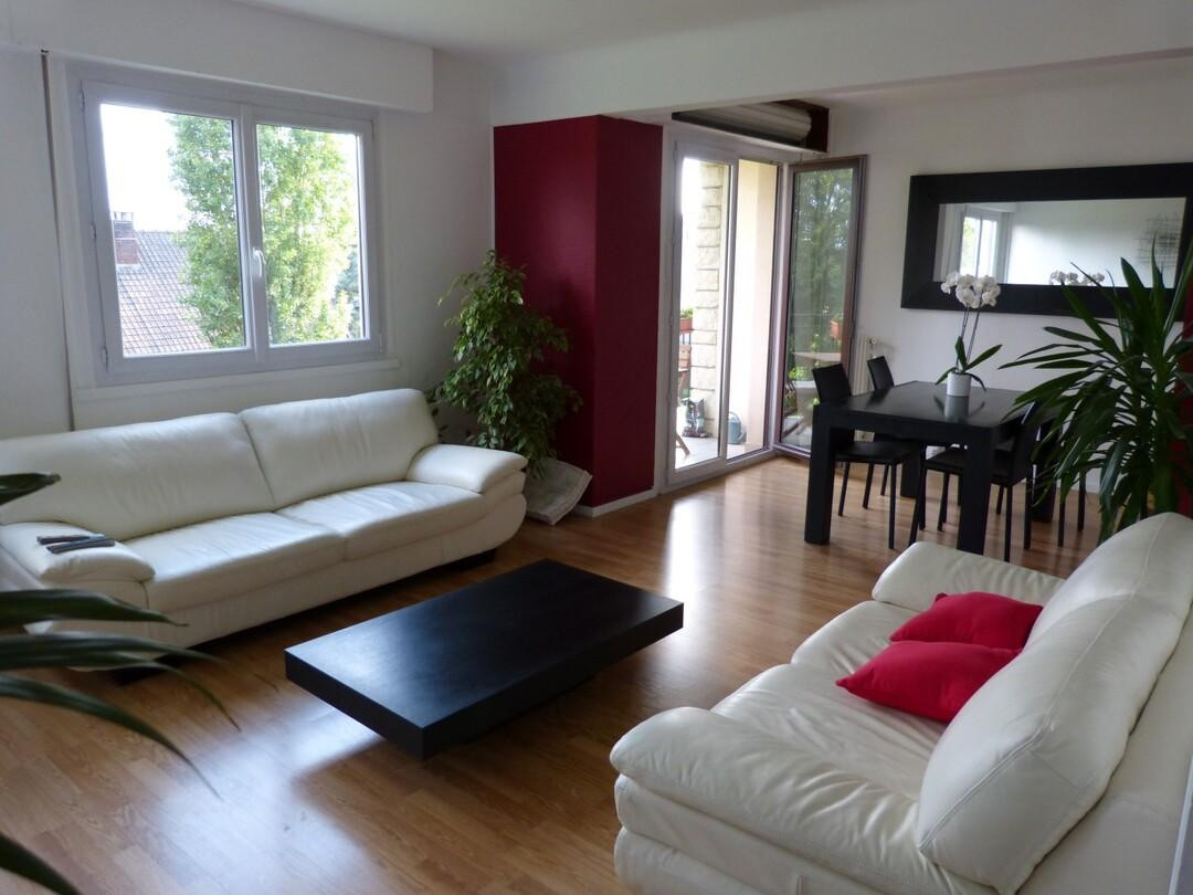 
                                                Vente
                                                 Appartement 5 pièces dans résidence avec Piscine