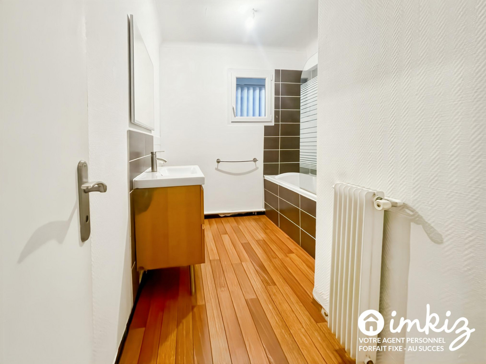 
                                                Vente
                                                 Appartement 5 pièces dans résidence avec Piscine