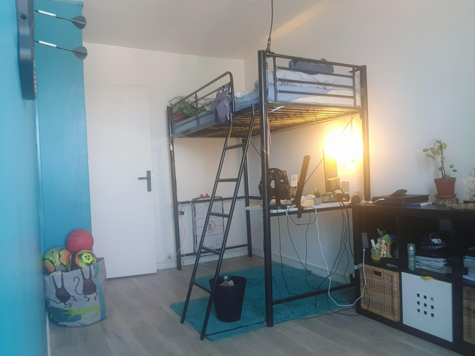 
                                                Vente
                                                 Appartement 5 pièces lumineux, très calme