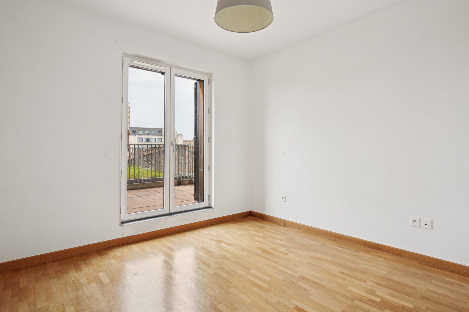 
                                                Vente
                                                 Appartement 62 m² - Hyper Centre Bordeaux