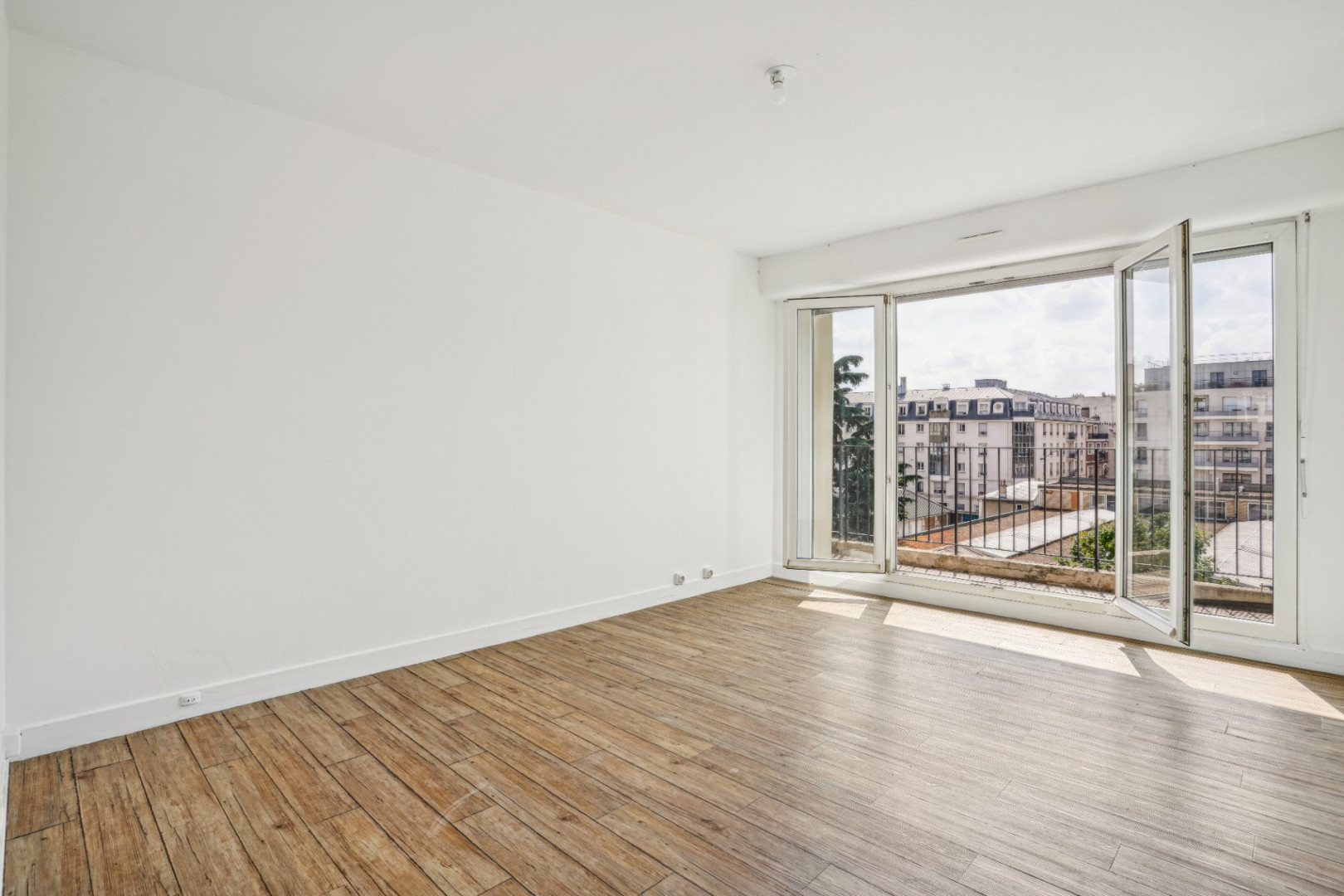 
                                                Vente
                                                 Appartement 67 m² - CLICHY