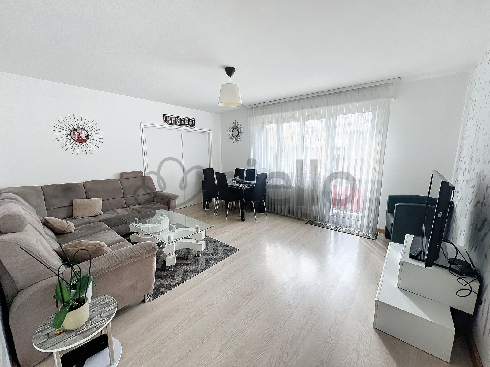 
                                                Vente
                                                 Appartement 95,02 m² avec Balcon, & Garage.