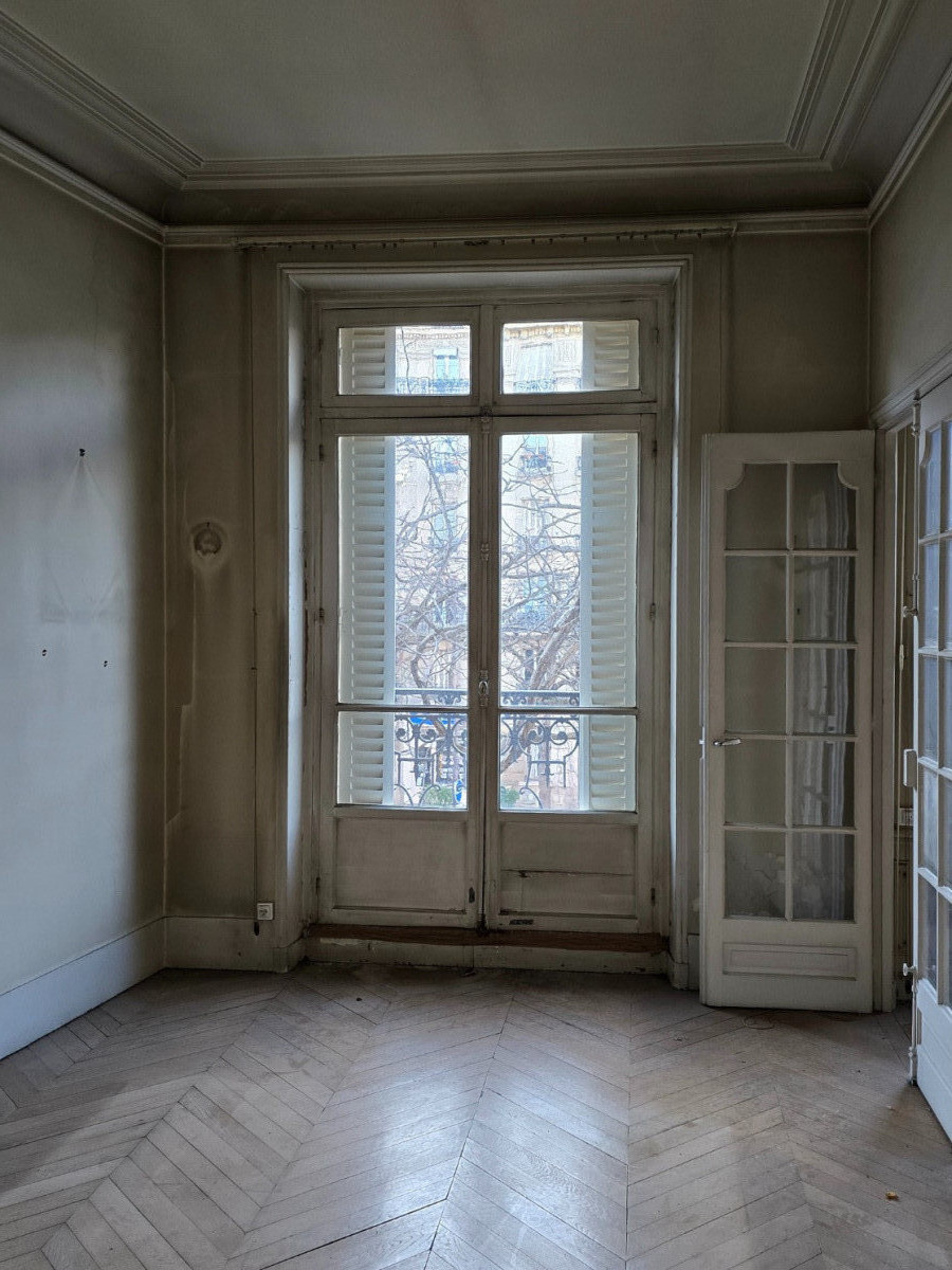 
                                                Vente
                                                 Appartement à rénover de 101 m² à Paris 5