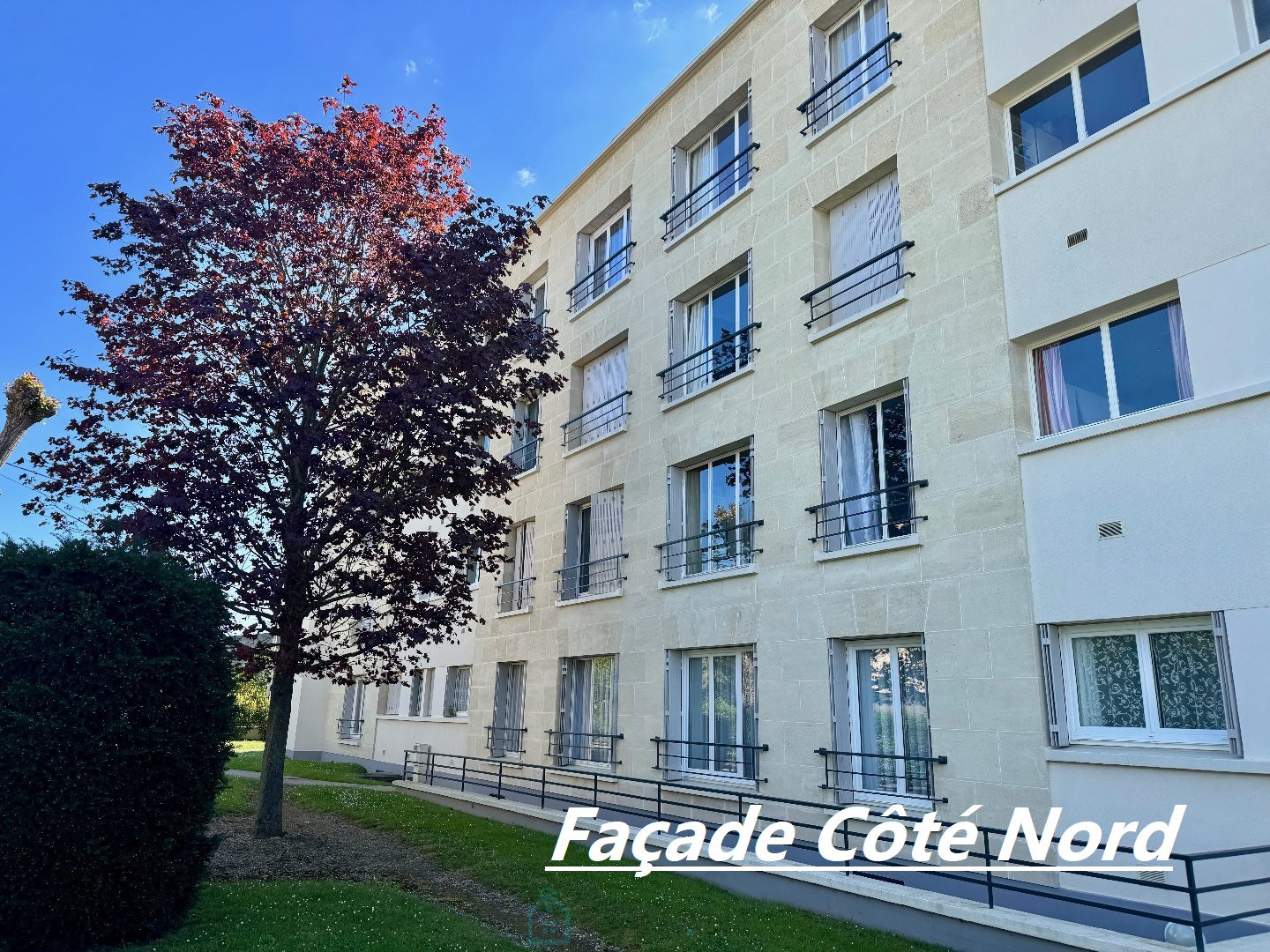 
                                                Vente
                                                 Appartement avec parking et balcon