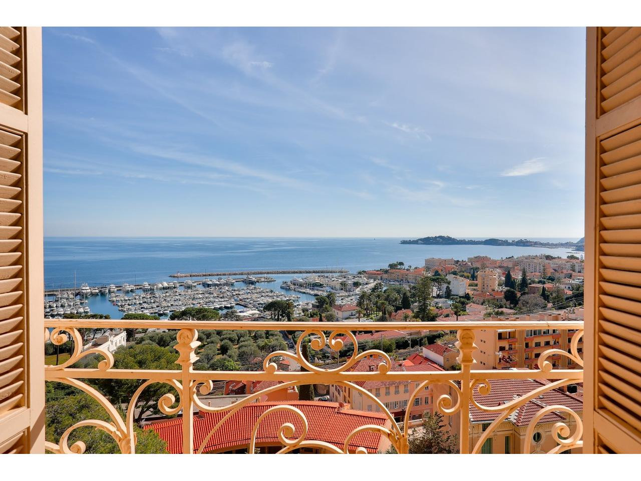 
                                                Vente
                                                 Appartement  avec vue panoramique sur Saint-Jean-Cap-Ferrat