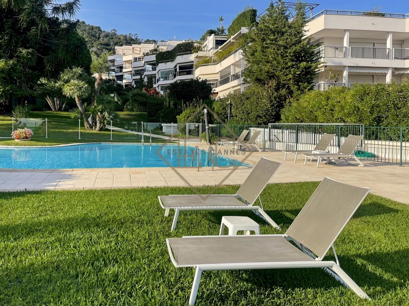 
                                                Vente
                                                 Appartement Cannes Californie - VUE MER ET PARC