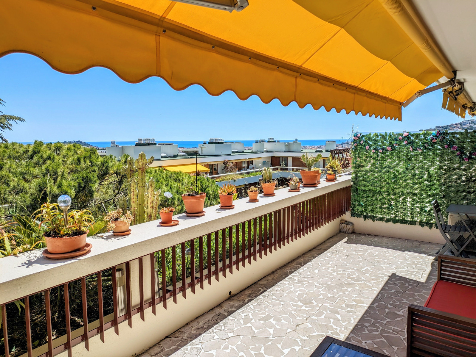 
                                                Vente
                                                 Appartement Dernier Etage Parc Coromandel 3 pièces Vue Mer