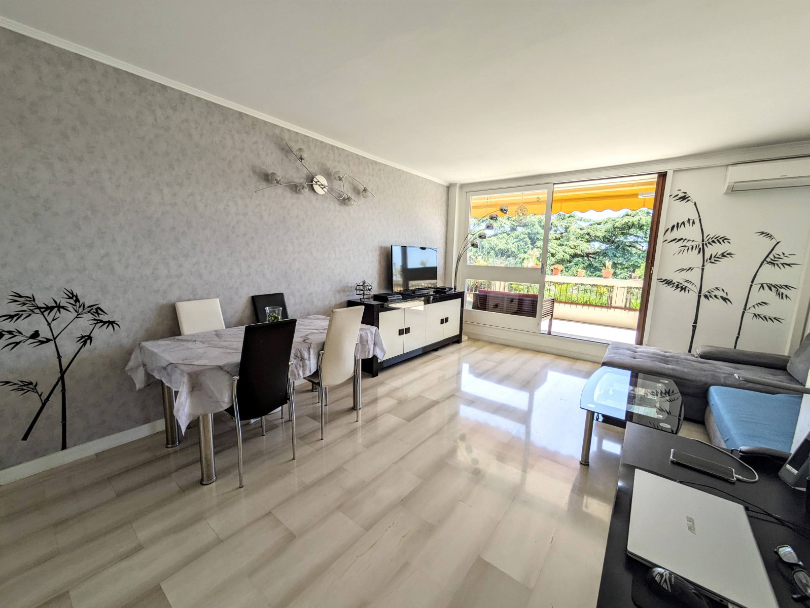 
                                                Vente
                                                 Appartement Dernier Etage Parc Coromandel 3 pièces Vue Mer