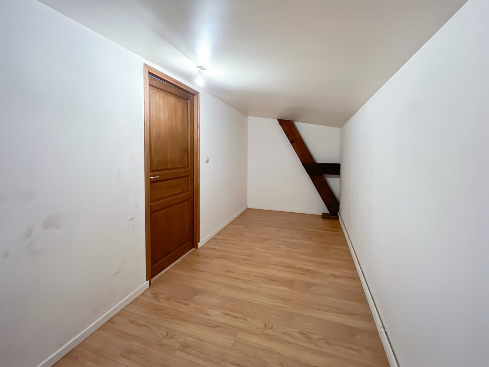 
                                                Location
                                                 Appartement en duplex dans résidence 130m2