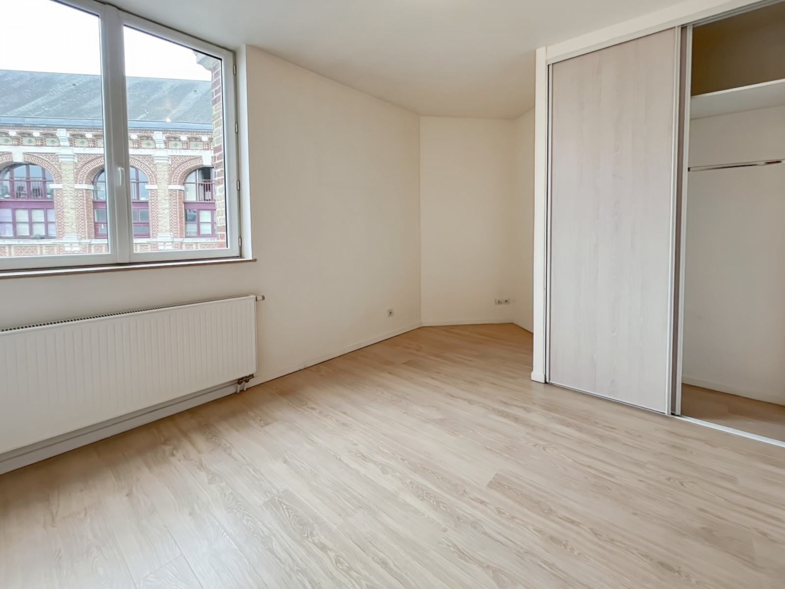 
                                                Location
                                                 Appartement en duplex dans résidence 130m2