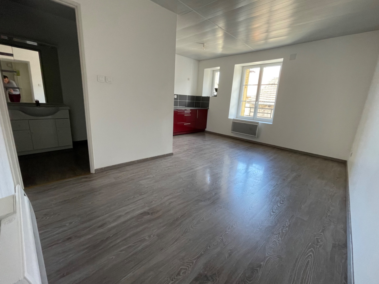 
                                                Location
                                                 Appartement F2 lumineux de 43mètres carrés