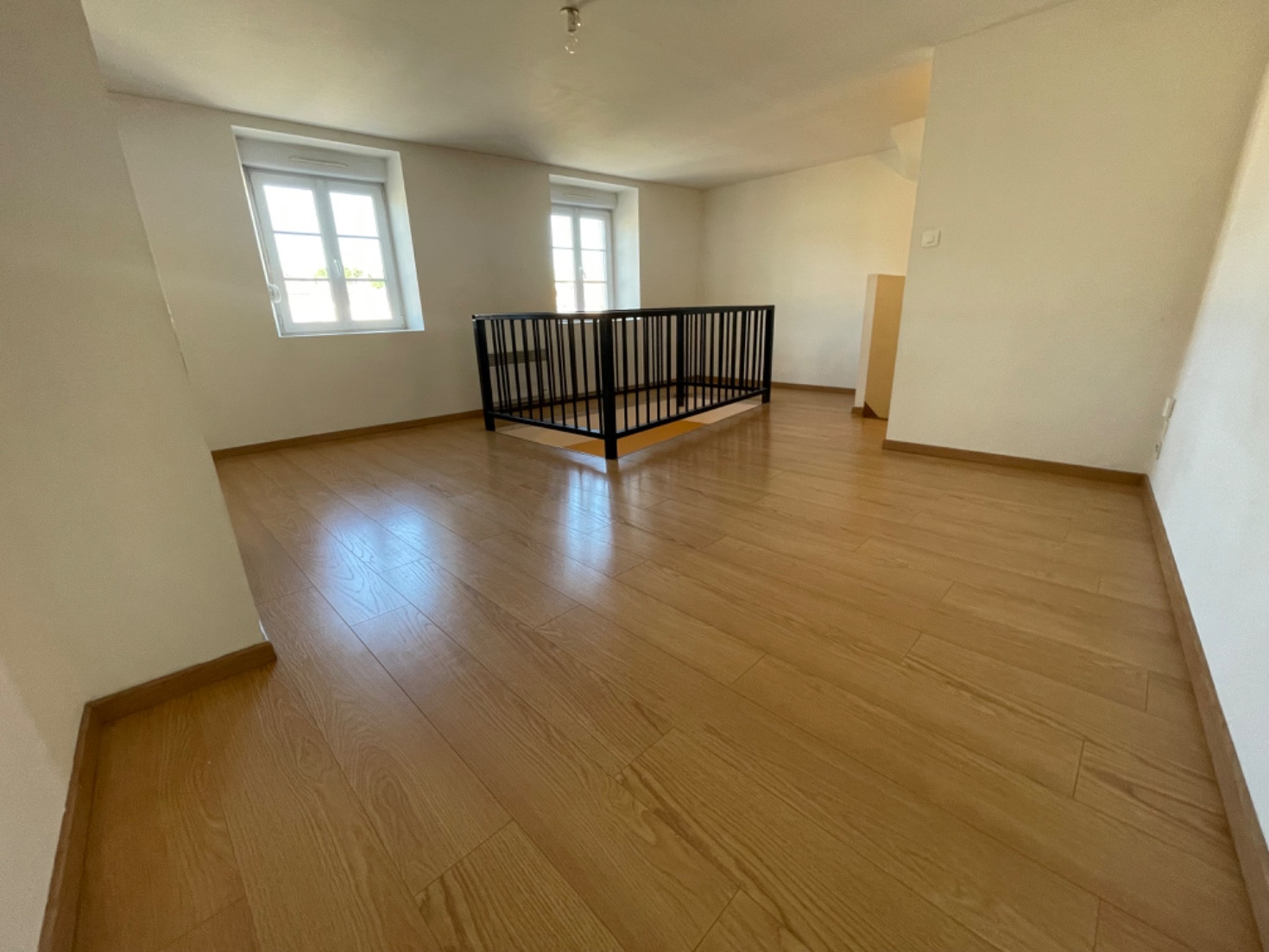 
                                                Location
                                                 Appartement F2 triplex atypique de 70m²