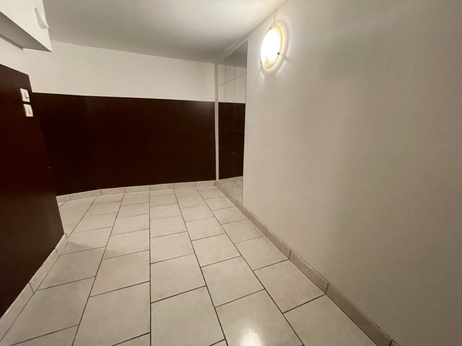 
                                                Location
                                                 Appartement F2 triplex atypique de 70m²