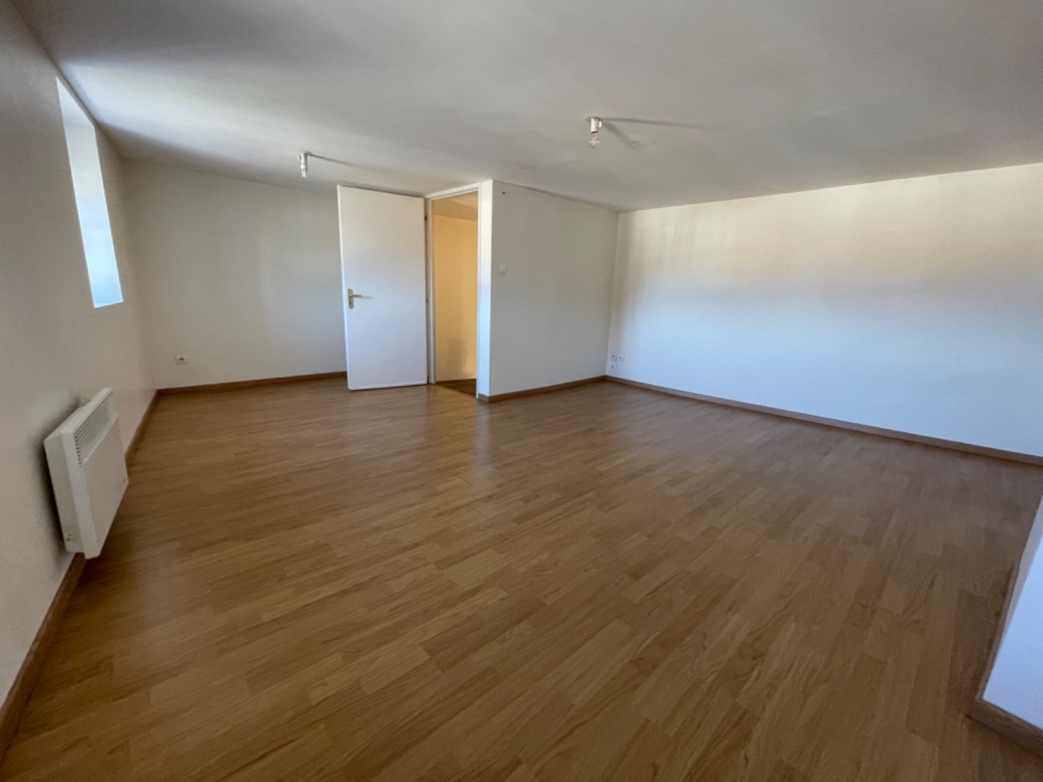 
                                                Location
                                                 Appartement F2 triplex atypique de 70m²