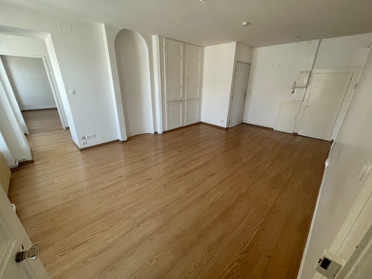 
                                                Location
                                                 Appartement F4 de 110m² centre-ville