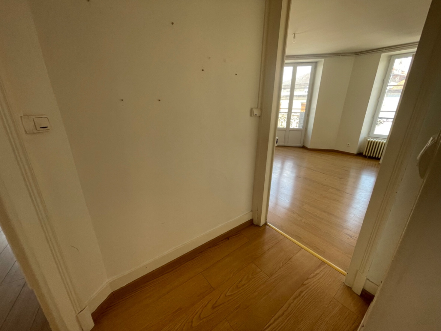 
                                                Location
                                                 Appartement F4 de 110m² centre-ville